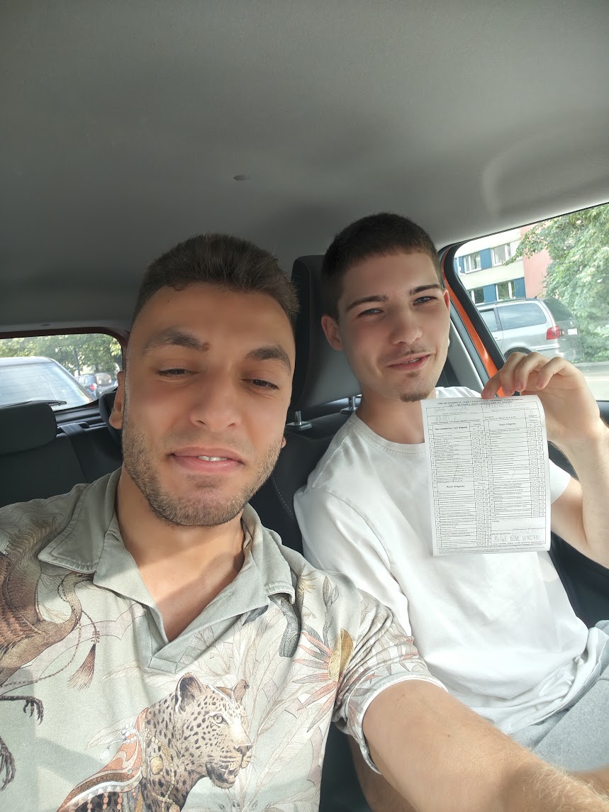 Kursant z zaliczonym arkuszem jazdy kat. B